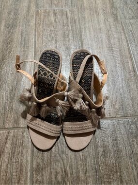 Altard state tassel heels